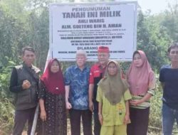 Didampingi Advokat, Keluarga Almarhum Goeteng Pasang Plang Tanah Yang Bersengketa Dengan PT Arayan Group di Bekasi