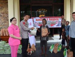 HUT Bhayangkara Kapolres Sarolangun Bagikan Bansos Kepada Warga SAD