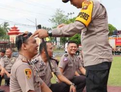 Kapolres Sarolangun AKBP Budi Prasetya, Pimpin Upacara Kenaikan Pangkat 21 Personilnya