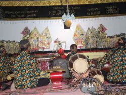 Ruwatan dan Bersih Kampung, Pemkam Gedung Karya Jitu Gelar Kesenian Wayang Kulit
