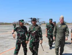 Dandim 0830/Surabaya Utara Dampingi Penyambutan Panglima TNI Di Koarmada II Surabaya
