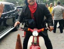 Pakai Motor Klasik Andri Pemana Datang ke Pelantikan DPRD Kota Tangerang