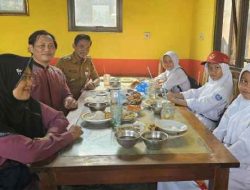 Terharu Atas Kepedulian Sinta Pada Keluarganya, Lurah Benda Ajak Makan Bareng