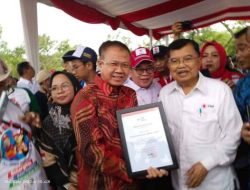 Pemkot Jakarta Barat Diberikan Penghargaan Dari PP PMI Pada Saat Latihan Gabungan Bhakti Siaga Bencana di Kebumen