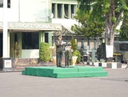 Kepala Staf Korem 084/Bhaskara Jaya, Memimpin Upacara Peringatan HUT ke-79 TNI Tahun 2024