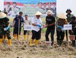 Dukung Misi Asta Cita, Pemkot dan Polri Lakukan Penanaman Bibit Bersama Kelompok Tani Jantan