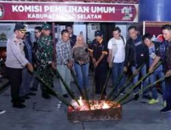 Pemusnahan Surat Suara Rusak dan Lebih di KPU Oku Selatan Disaksikan Langsung Oleh Kadis Kominfo dan Kesbangpol