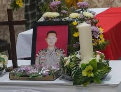 Kapolri Anugerahkan Kenaikan Pangkat Luar Biasa Anumerta kepada Almarhum AKP Ulil Ryanto Anshari