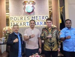 Apresiasi Kinerja Polres Jakbar, Romo Asun Berikan Penghargaan kepada Kapolres Syahduddi