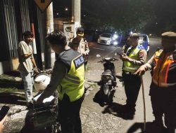 Antisipasi Dampak Balap Liar, Kapolsek Wonocolo Pimpin Langsung Patroli di Dini Hari