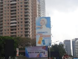 Reklame Melanggar Aturan di Depan Citywalk Sudirman, Warga Minta Penertiban Segera