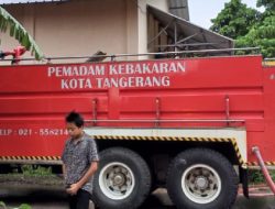 Pabrik Plastik Sterofoam di Sepatan Timur Terbakar, 8 Unit Pemadam Dikerahkan ke Lokasi