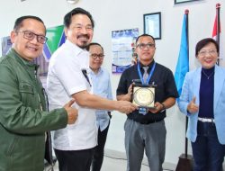 Turun Dapil, Rusdi Kirana Bagikan 40 Paket Umrah dan Beasiswa Kuliah di Politeknik Kirana