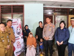 Jelang Hari Bhayangkara ke-79 tahun 2025, Kapolres Metro Tangerang Kota Serahkan Bantuan Kursi Roda ke Warga Buaran Indah