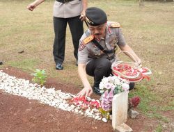 Memperingati Hari Bhayangkara ke 79 Kakorsabhara Baharkam Polri, Pimpin Acara Tabur Bunga di Taman Makam Pemuliaan Bogor