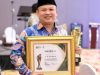 Turidi Terima Penghargaan Pimred Award Sebagai Dewan Terbaik
