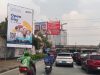 Reklame di Jalan Kembangan Raya Jakbar, Melanggar Aturan dan Berpotensi Bahaya