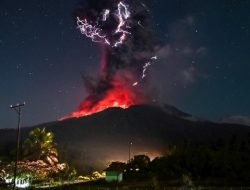 Gunung Lewotobi Erupsi Dahsyat, Ratusan Penerbangan di NTT dan Bali Terdampak