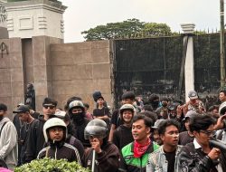 Sindir Anggota Dewan yang Joget di Sidang Tahunan: Massa Demo di DPR Sebut Sahroni, Uya Kuya dan Eko Patrio