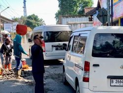 Aliansi Tiga Kecamatan Bergerak, Jalan Rusak di Sukabumi Diperbaiki Tanpa Menunggu Pemerintah