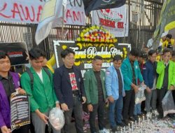 Tagar #SelamatkanIndonesia Menggema di Depan DPR: Mahasiswa Bawa 13 Tuntutan Rakyat