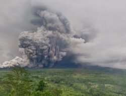 Status Gunung Semeru Naik ke Level Awas, Erupsi Luncurkan Awan Panas hingga 14 Kilometer