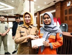 Wali Kota Iin Mutmainah Serahkan Bantuan Sembako bagi PJLP dan P3K di Lingkungan Setko Jakbar