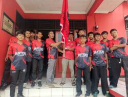 Paoji Nurjaman Pimpin Pelepasan Tim Sepak Bola DPC PDIP Sukabumi Menuju Seleksi Soekarno Cup