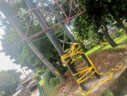 Tunggu Rekomendasi Teknis, Satpol PP Jakbar Siap Bongkar Reklame Bermasalah di Puri Kembangan