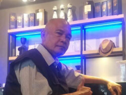 Reklame Ilegal Berdiri di Atas Fasum Puri Kembangan, Aktivis Soroti Dugaan Permainan Oknum