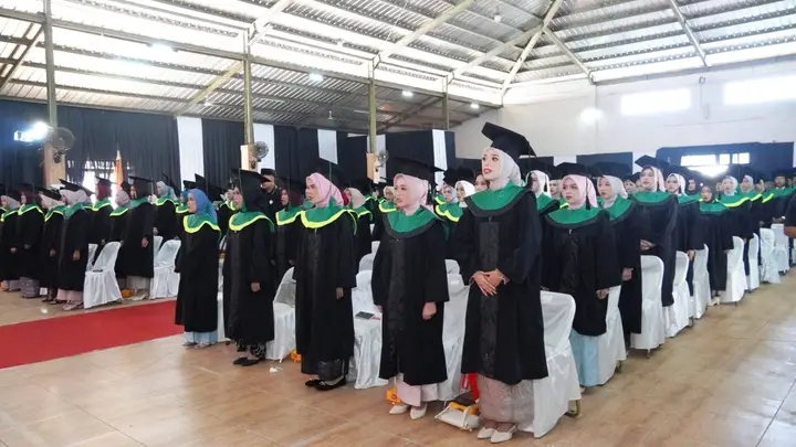 Wisuda dan Dies Natalis ke-44, Sekda Sukabumi Dorong Lulusan Al-Masthuriyah Junjung Amanah dan Integritas