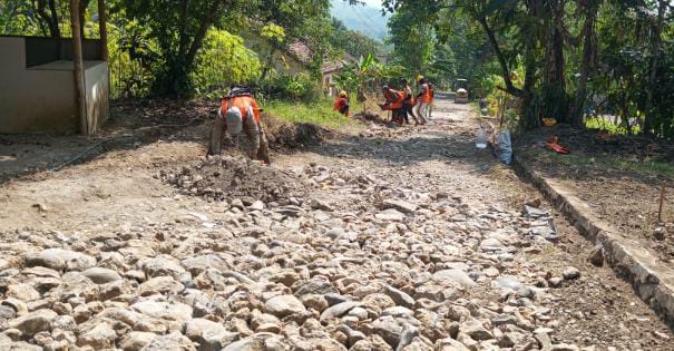 Dinas PU Sukabumi Bangun Ruas Jalan Leuwi Liang–Bojong Tipar, Jawab Harapan Warga Tanjung Sari