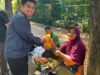 PAGAR Palmerah-Gelora Gelar Aksi Bersih Lingkungan, Bagikan Trash Bag dan Minyak Sayur untuk Pedagang