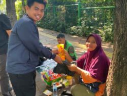 PAGAR Palmerah-Gelora Gelar Aksi Bersih Lingkungan, Bagikan Trash Bag dan Minyak Sayur untuk Pedagang