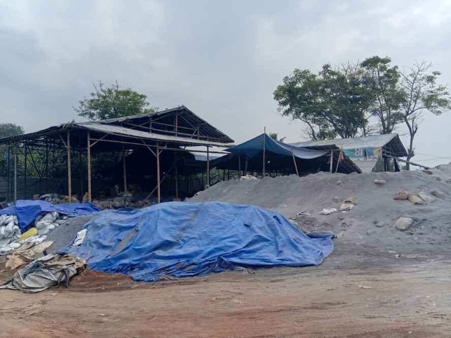 DLH Banten Sidak Usaha Debu Aluminium Ilegal di Lebakwana, Diduga Dibelakang Oknum TNI.